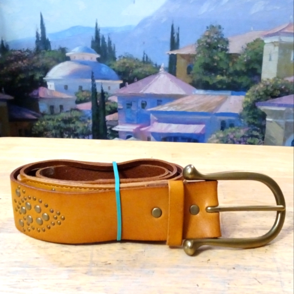 Linea Pelle Handmade Studded  Genuine Leather Belt Size Medium 32"-36".🏇🏆